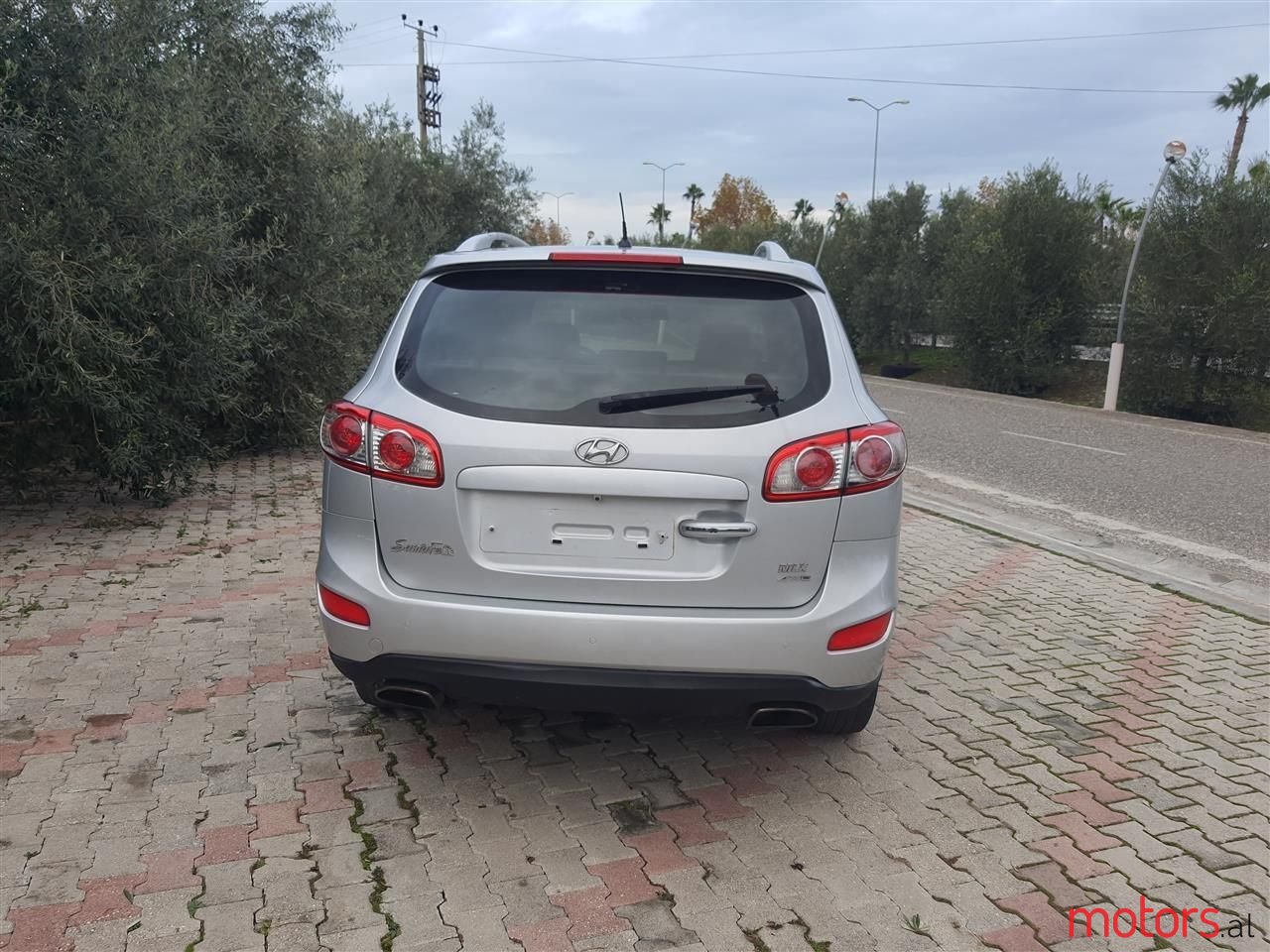 2011' Hyundai Santa Fe photo #6