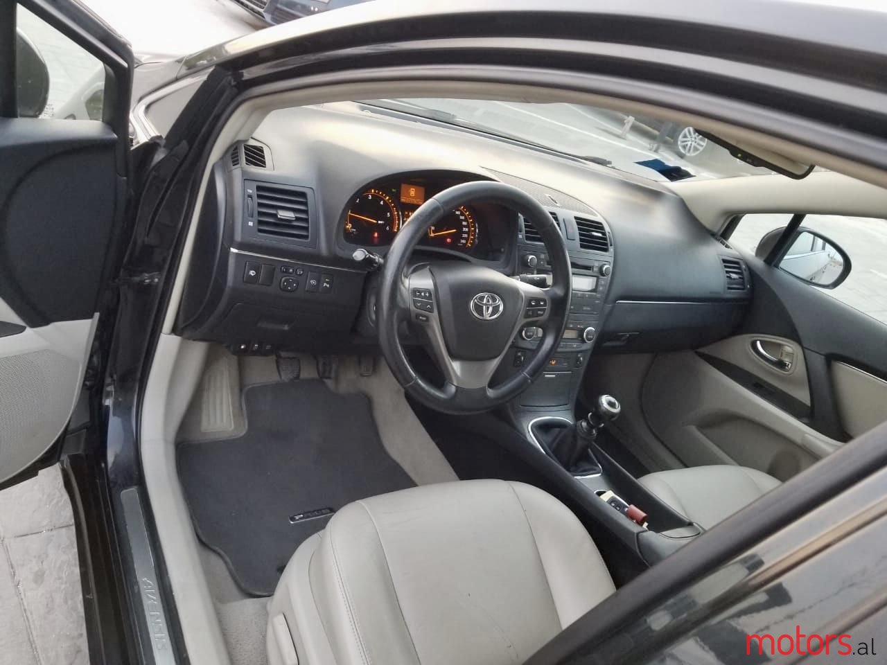 2009' Toyota Avensis photo #5