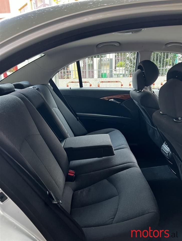 2009' Mercedes-Benz E 200 photo #5