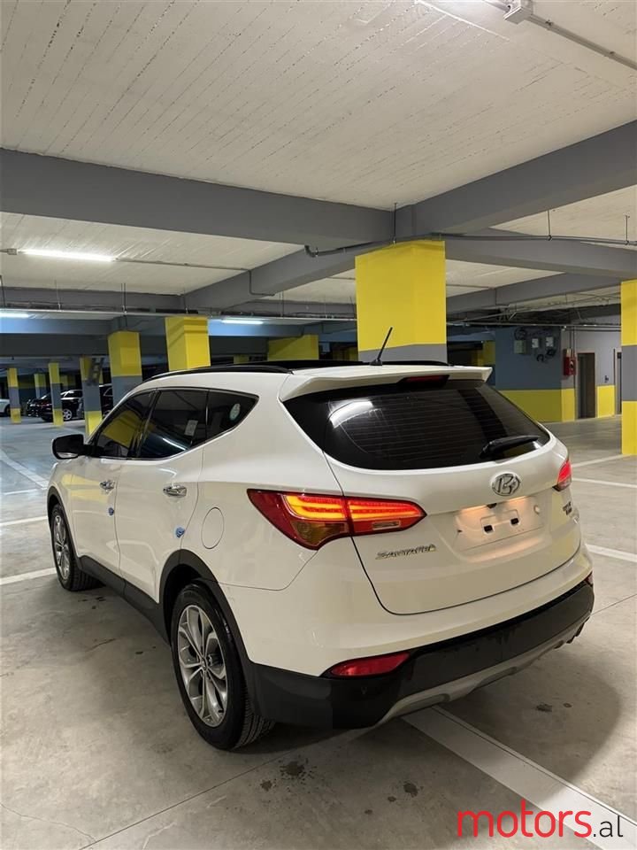 2012' Hyundai Santa Fe photo #6