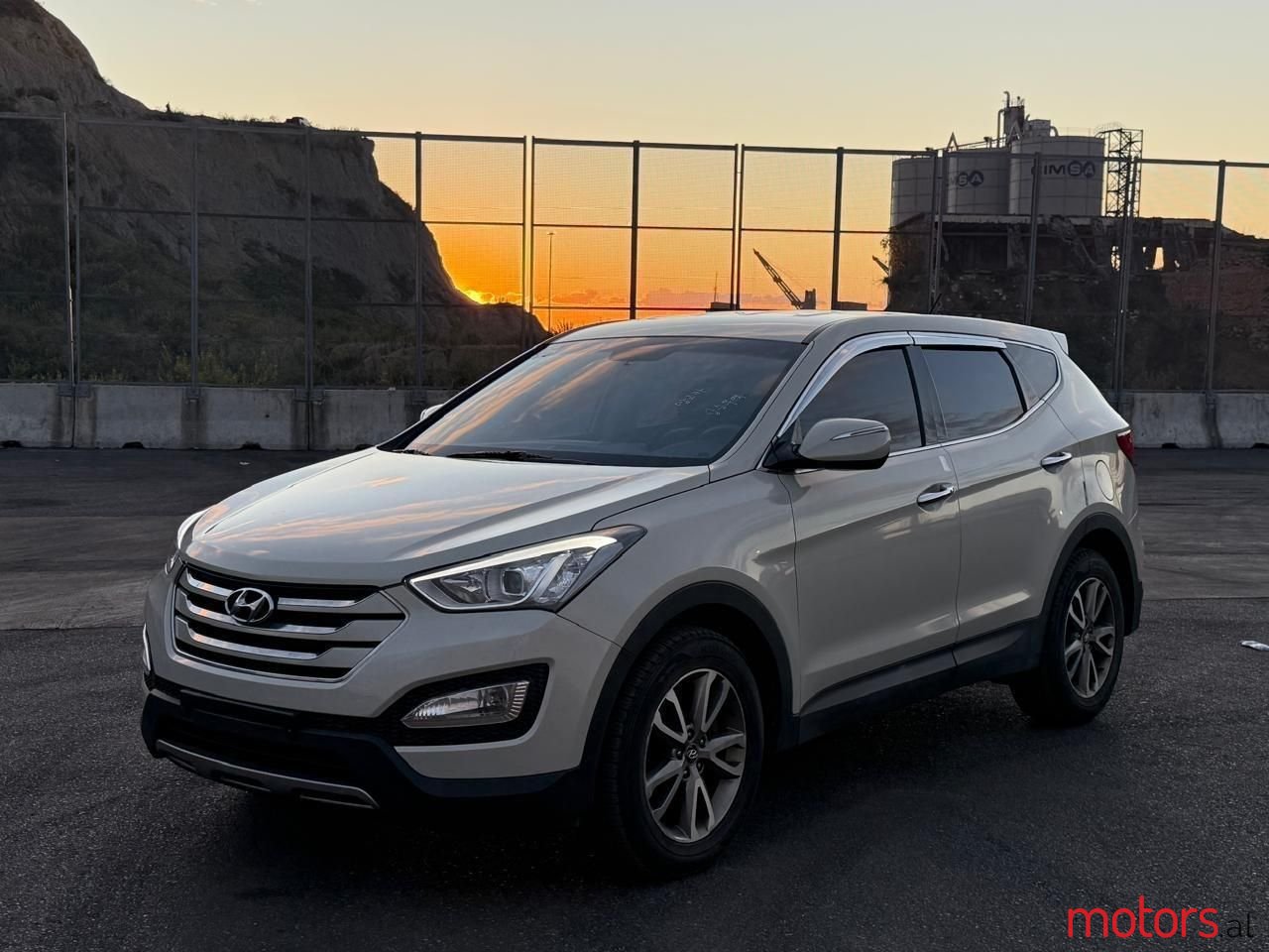 2013' Hyundai Santa Fe photo #3