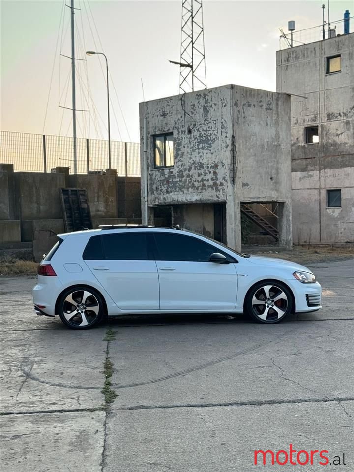 2015' Volkswagen Golf photo #3