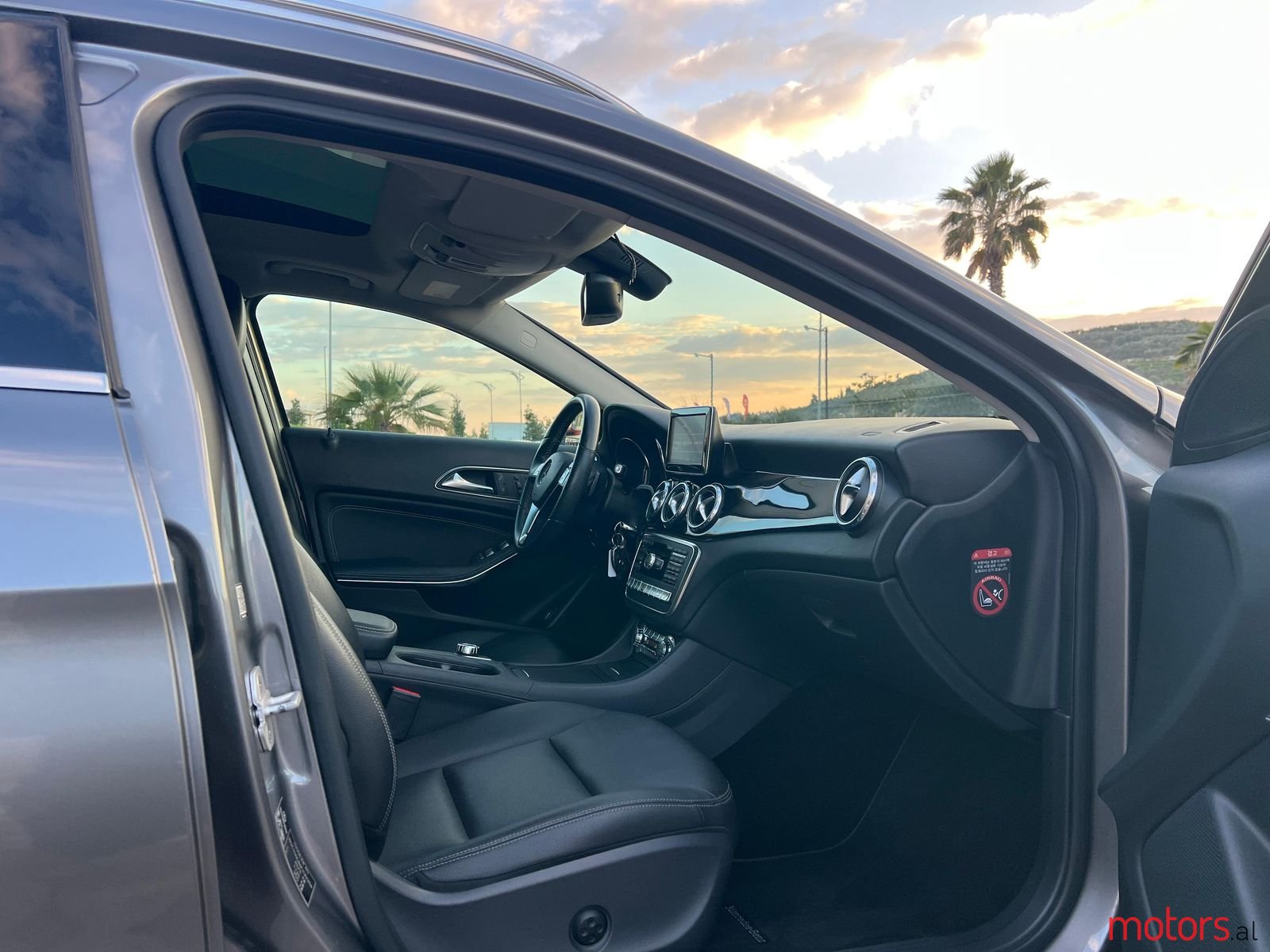 2015' Mercedes-Benz GLA 200 photo #5