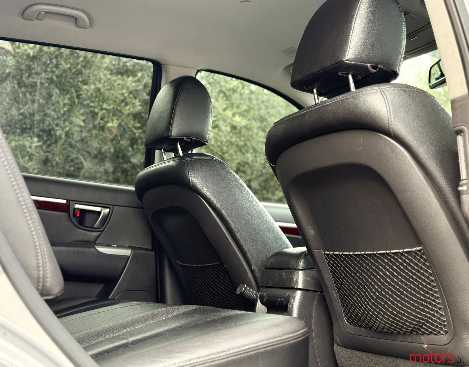 2012' Hyundai Santa Fe photo #3