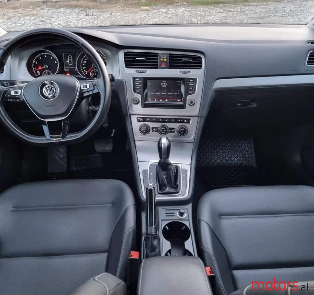 2015' Volkswagen Golf photo #3