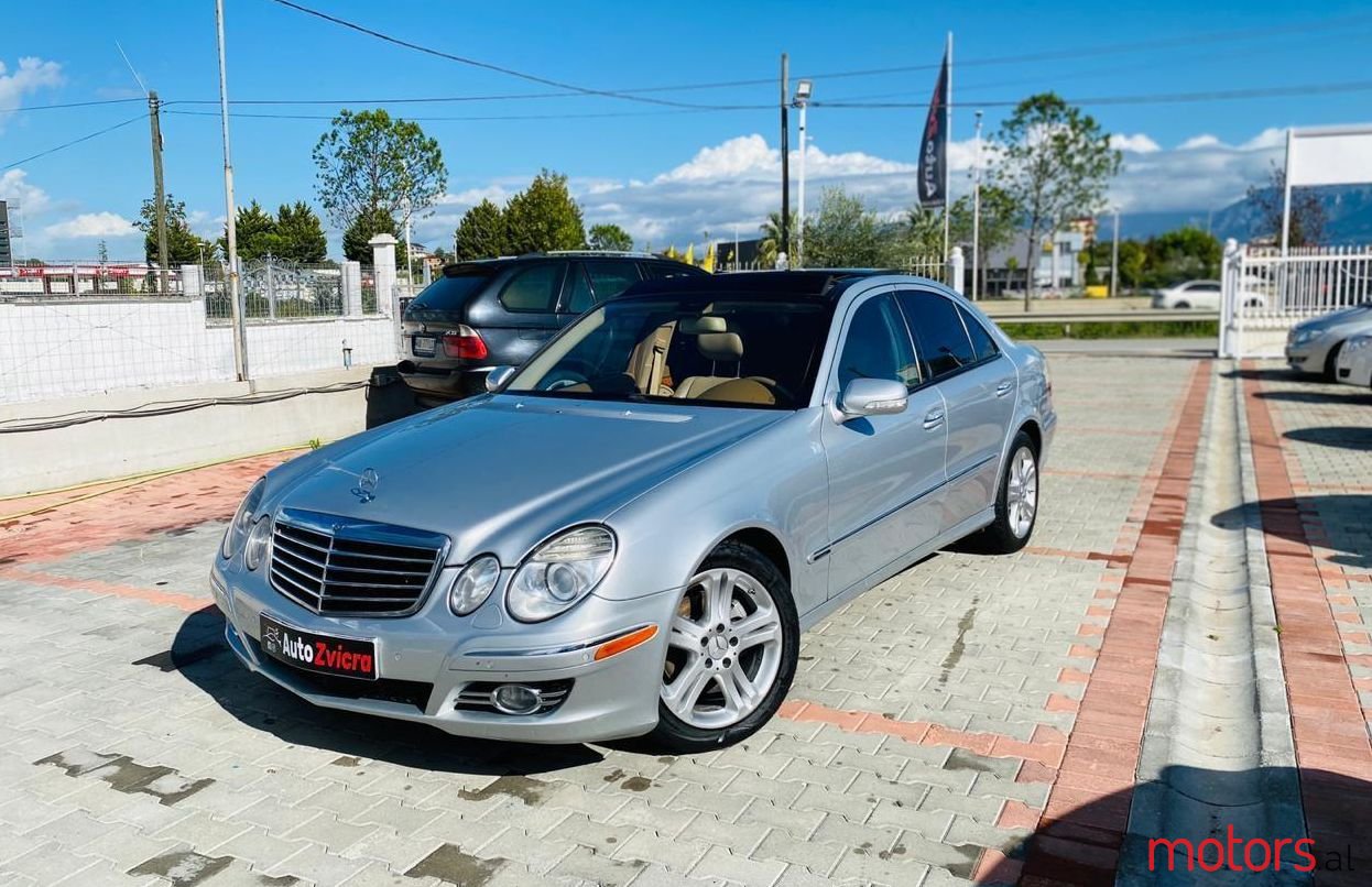 2008' Mercedes-Benz 300 photo #1