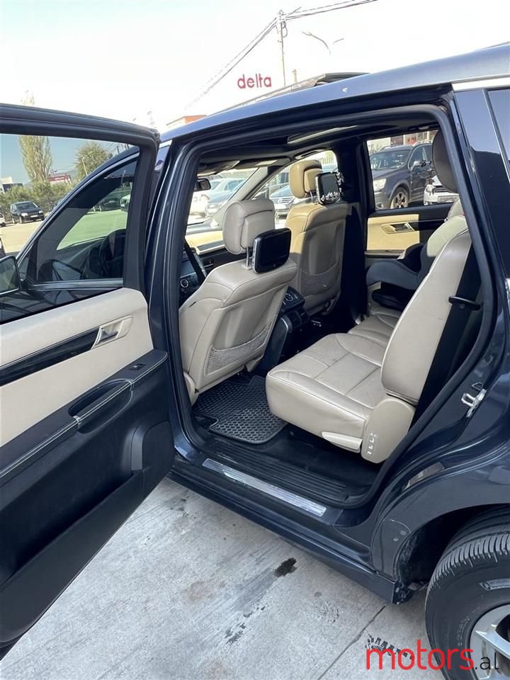 2011' Mercedes-Benz R 350 photo #4