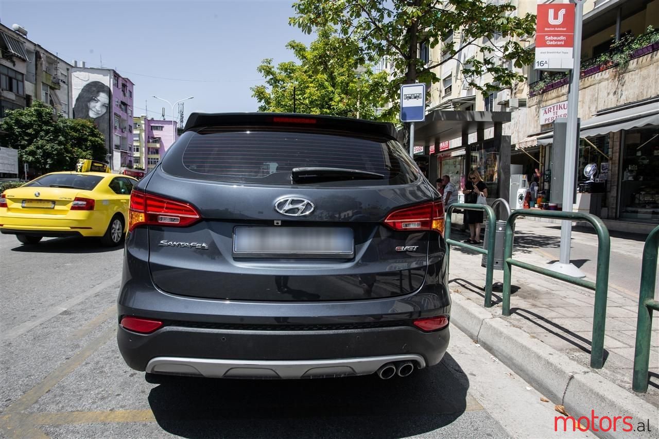 2012' Hyundai Santa Fe photo #2