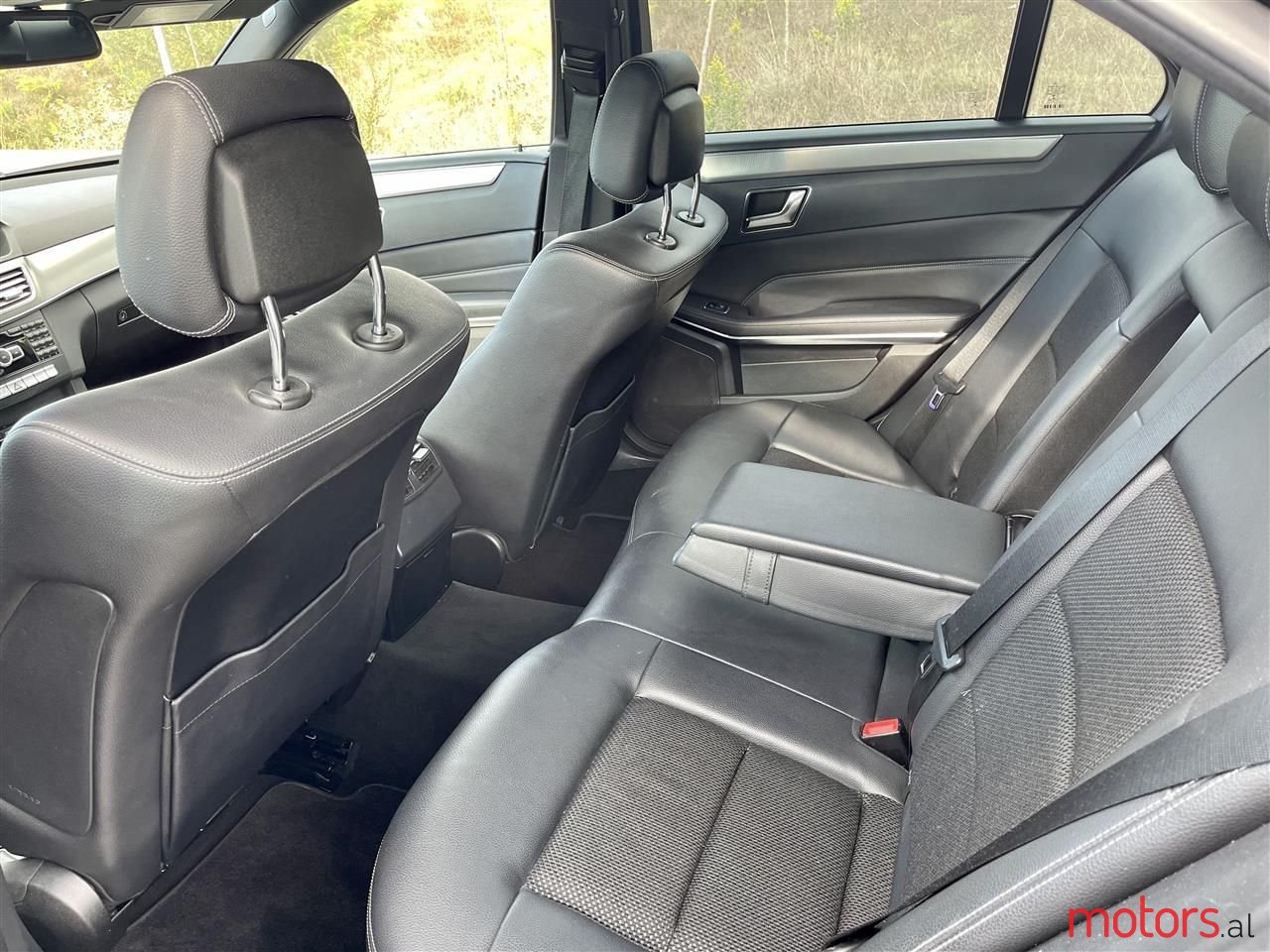 2014' Mercedes-Benz E 300 photo #3