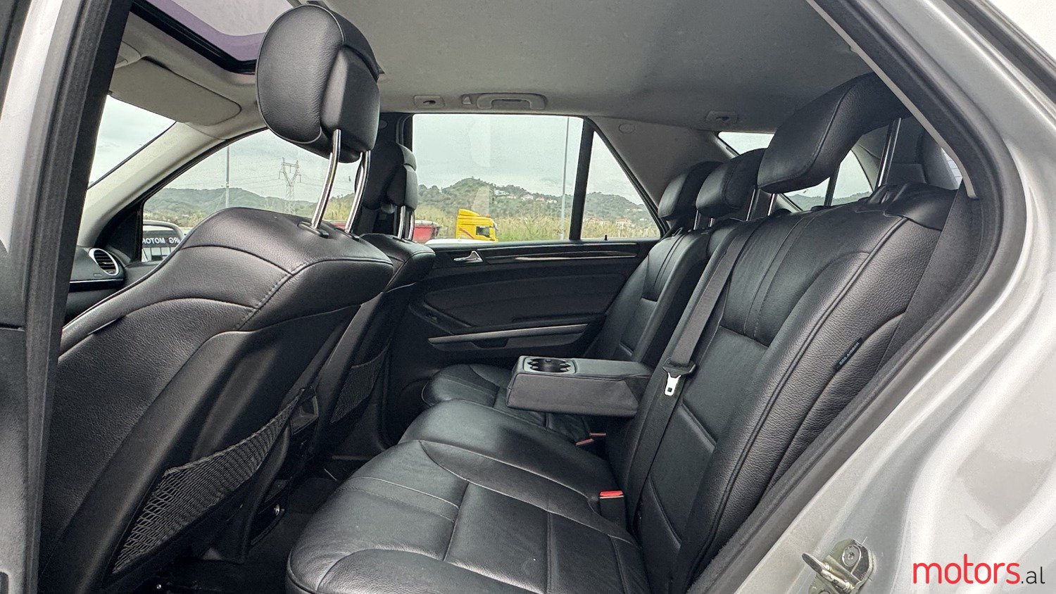 2010' Mercedes-Benz ML 300 photo #7