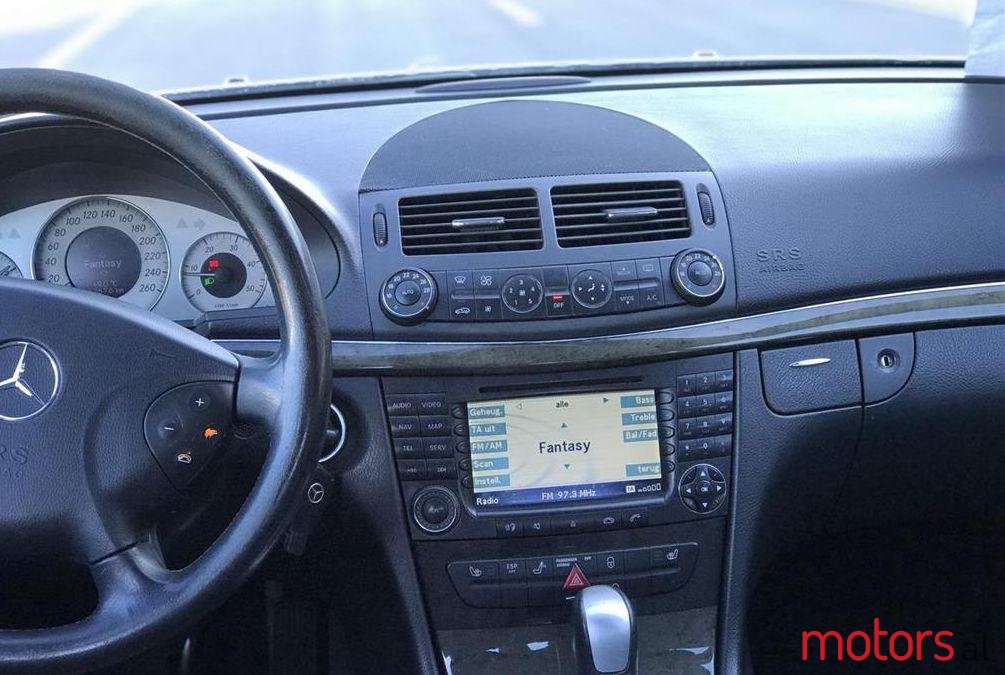 2006' Mercedes-Benz E 220 photo #3