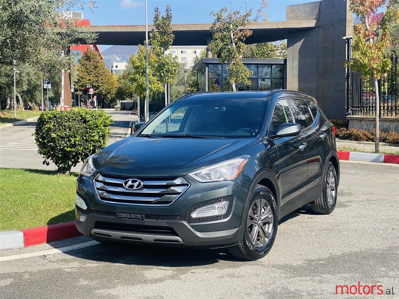 2013' Hyundai Santa Fe photo #2