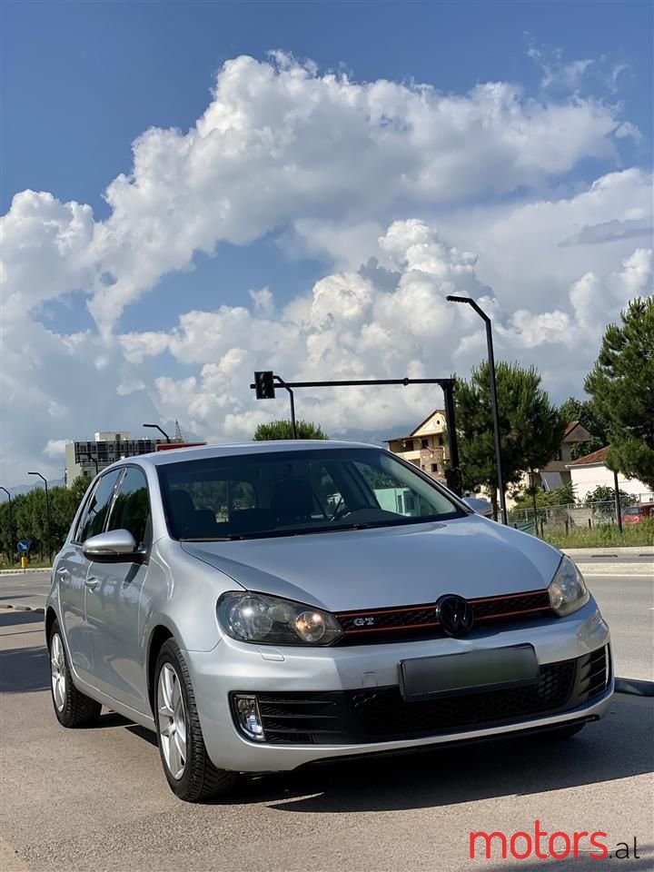 2009' Volkswagen Golf photo #2