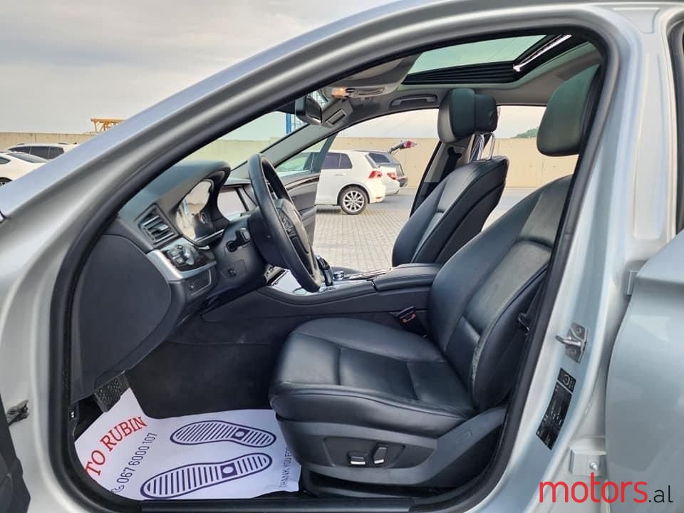 2012' BMW 520 photo #6