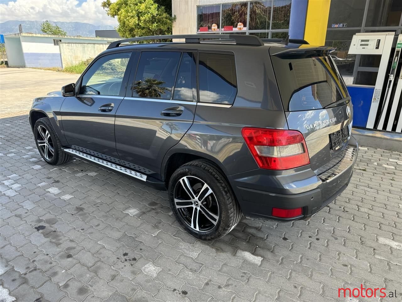 2010' Mercedes-Benz GLK 350 photo #2