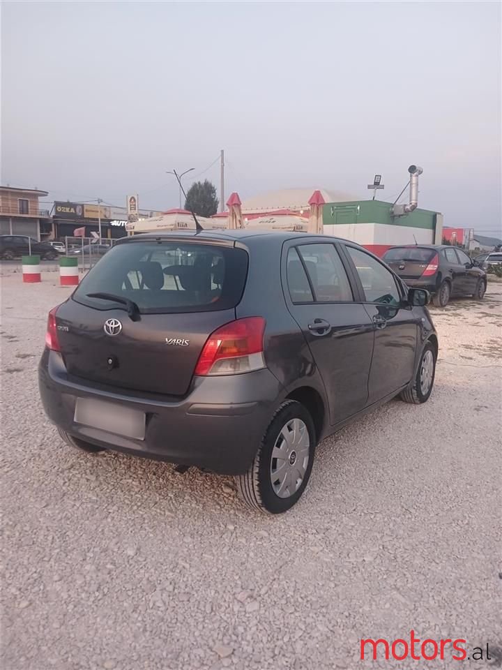 2010' Toyota Yaris photo #4