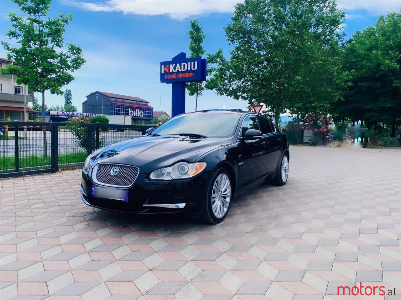 2009' Jaguar XF photo #3