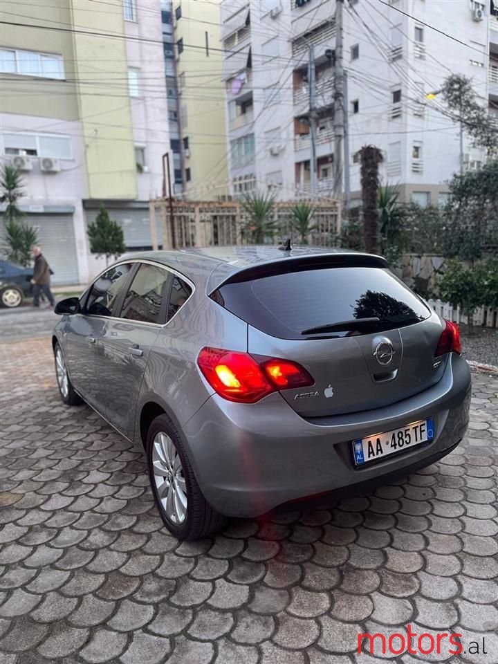 2010' Opel Astra photo #6