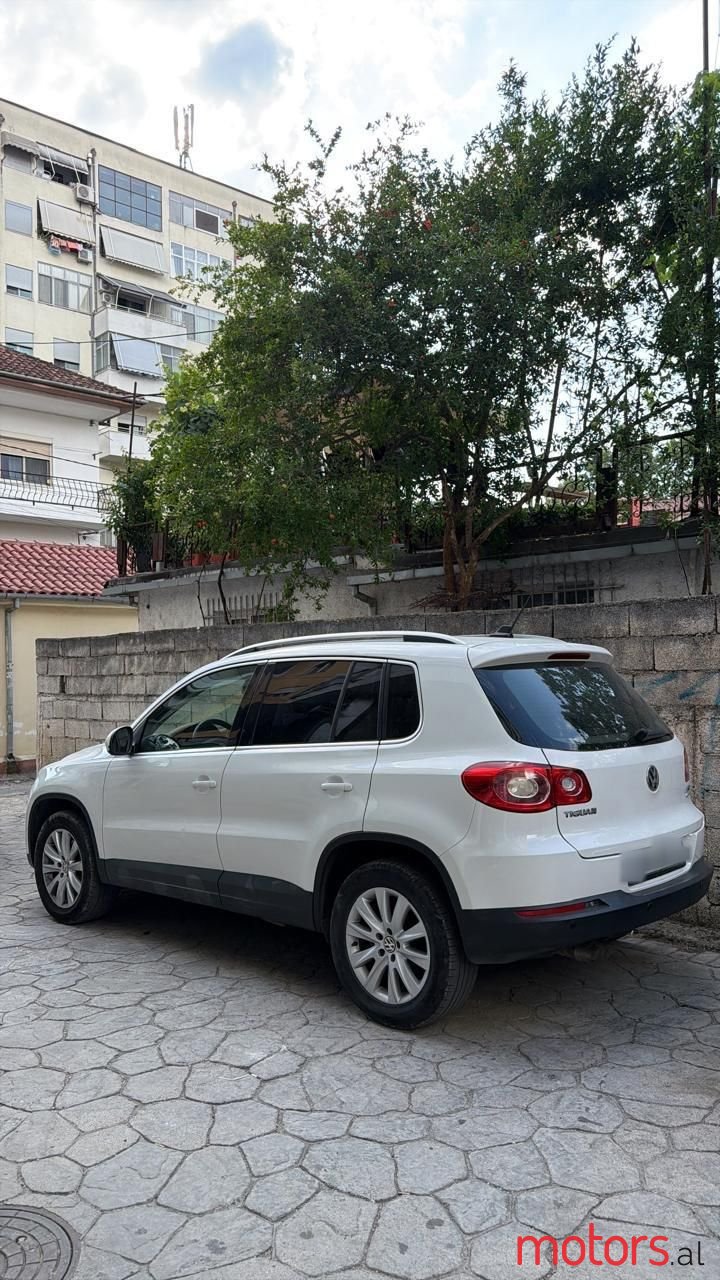 2010' Volkswagen Tiguan photo #1