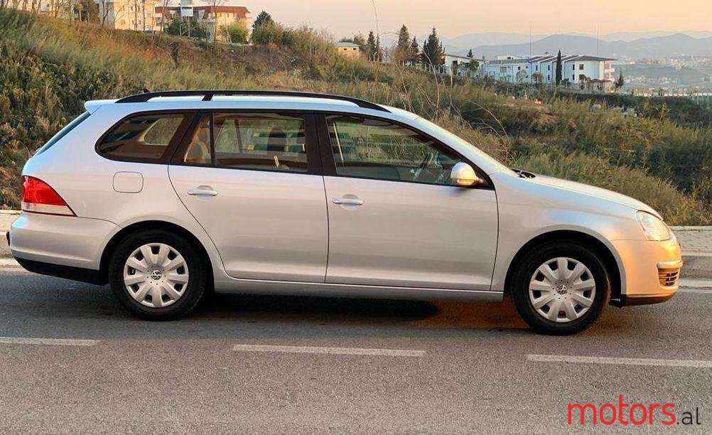 2009' Volkswagen Golf photo #1