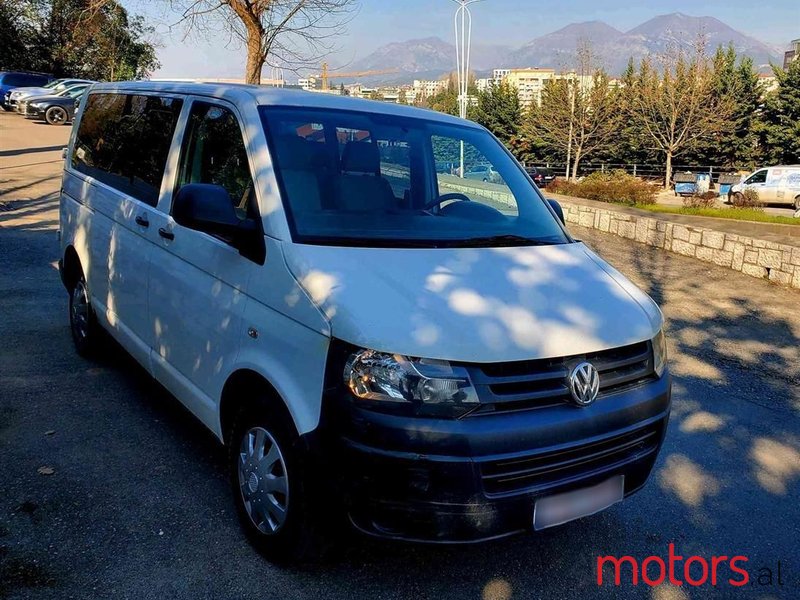 2010' Volkswagen T5 Multivan photo #3
