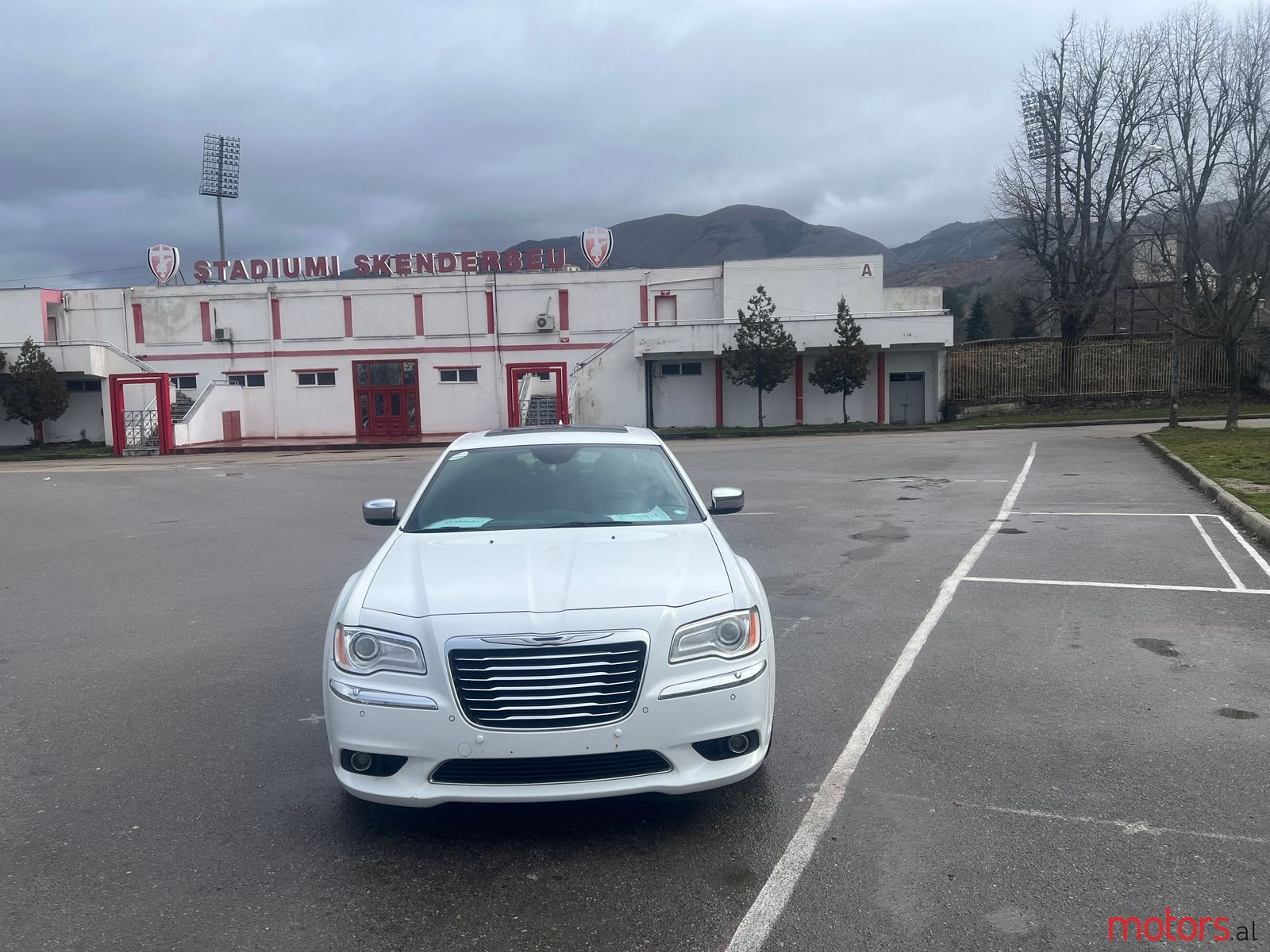 2014' Chrysler 300C photo #2