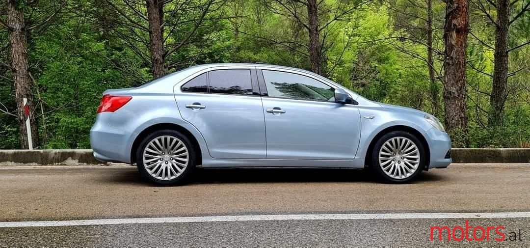 2011' Suzuki Kizashi photo #5