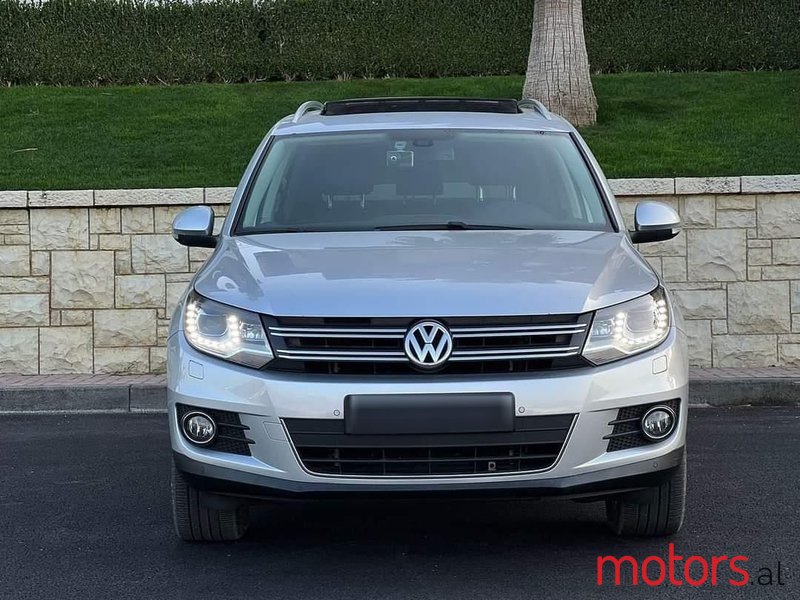 2012' Volkswagen Tiguan photo #3