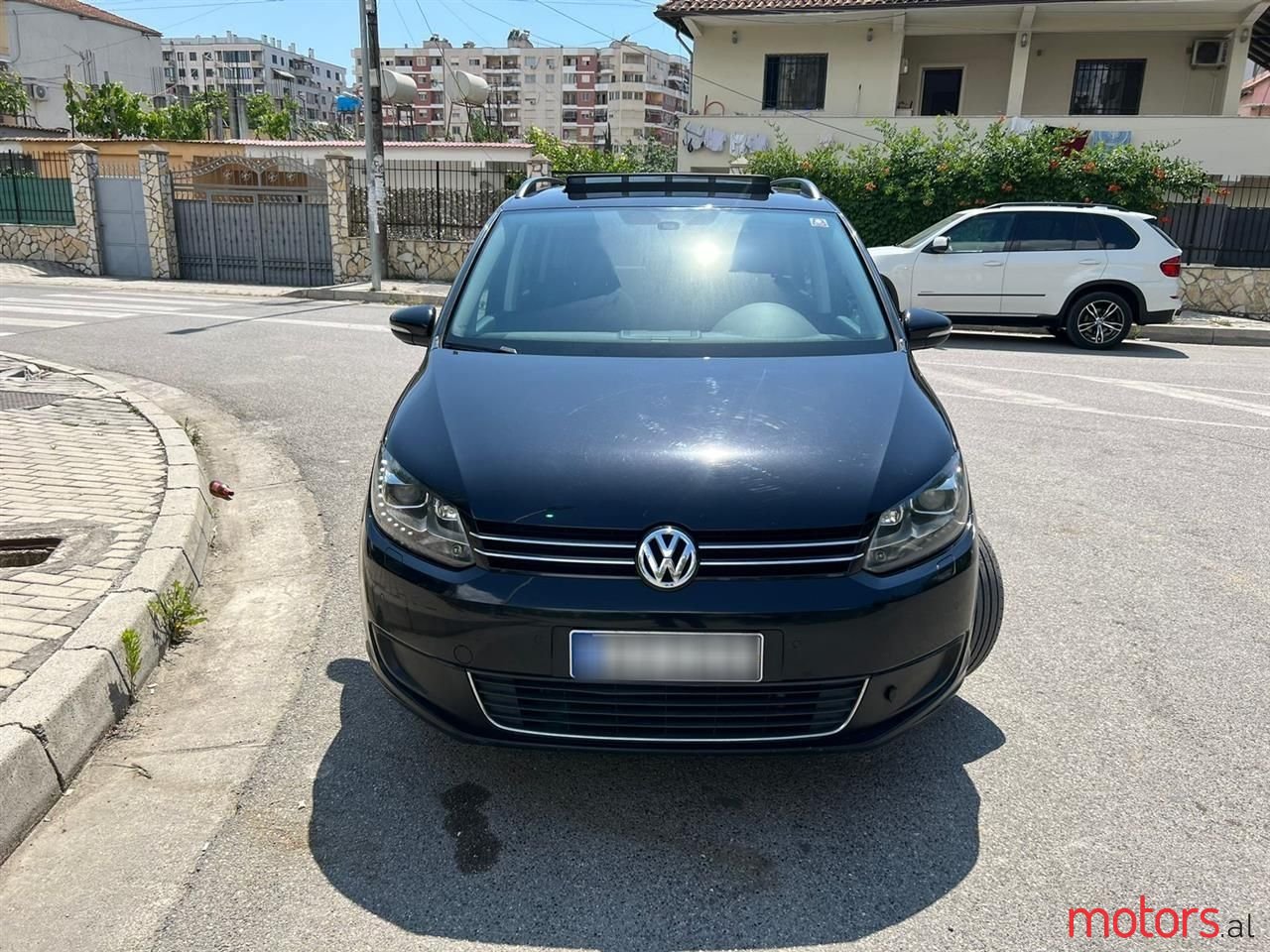 2011' Volkswagen Touran photo #6