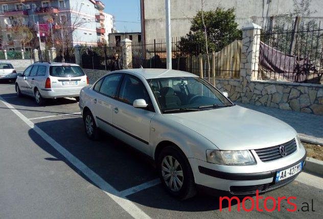 2000' Volkswagen Passat photo #1