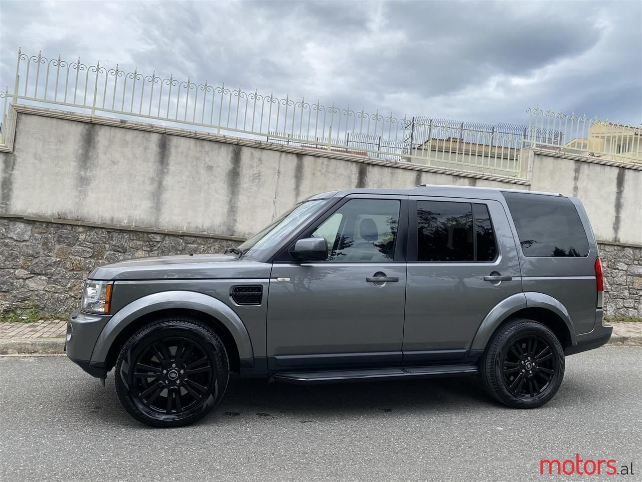 2012' Land Rover Discovery photo #6
