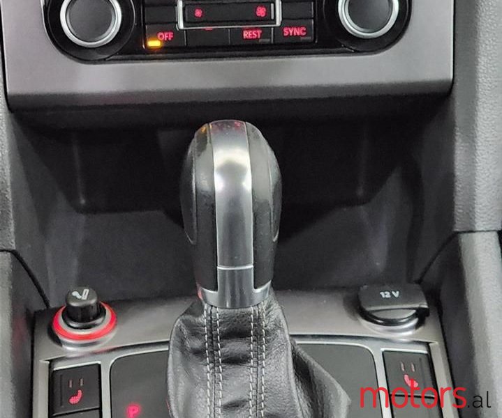 2015' Volkswagen Amarok photo #2