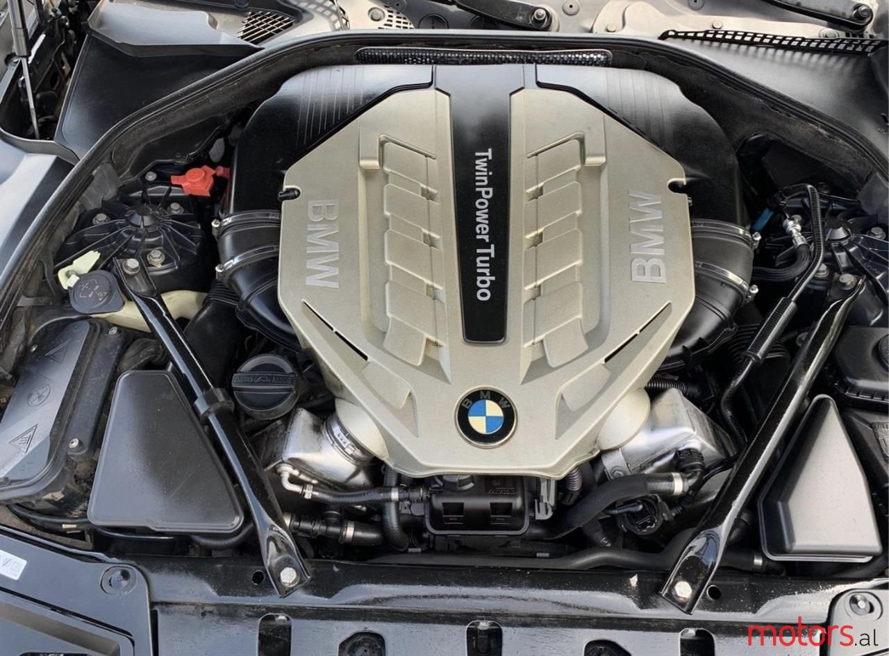 2011' BMW 550 photo #5