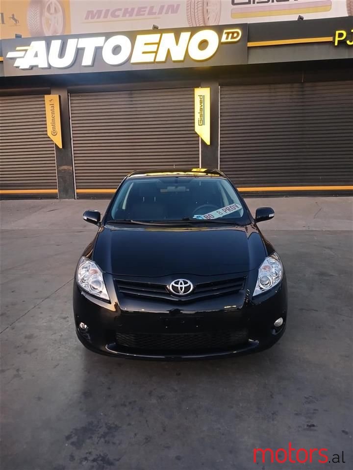 2012' Toyota Auris photo #2