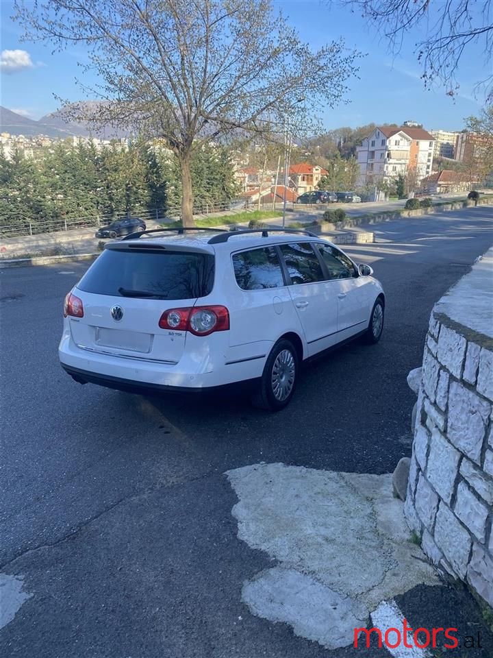 2010' Volkswagen Passat photo #2