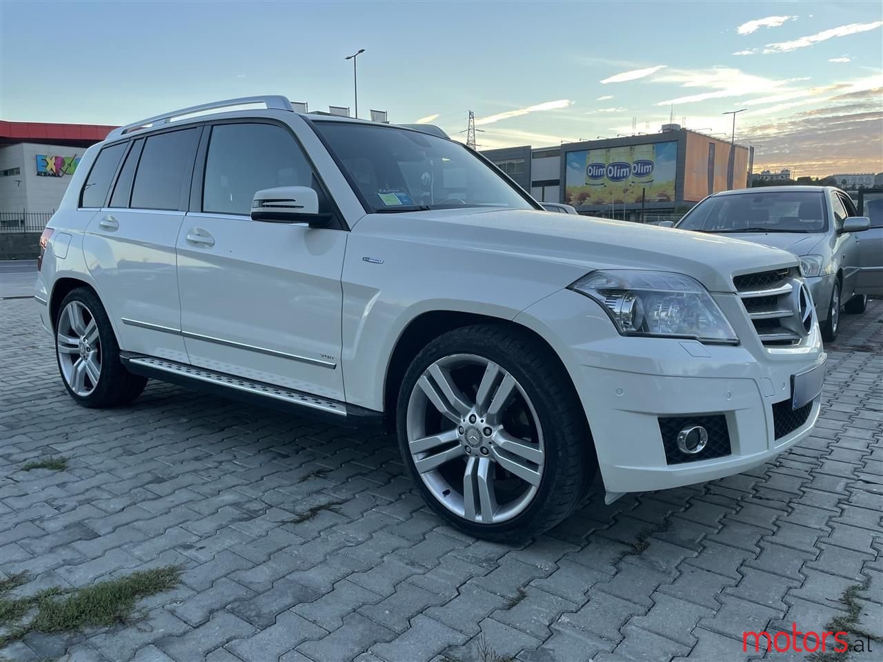 2009' Mercedes-Benz GLK 220 photo #2