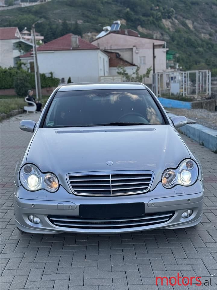 2004' Mercedes-Benz C 200 photo #3