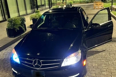 2011' Mercedes-Benz C 300