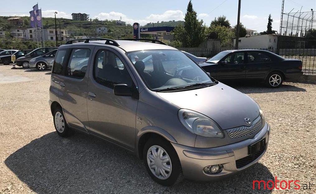 2004' Toyota Yaris photo #5