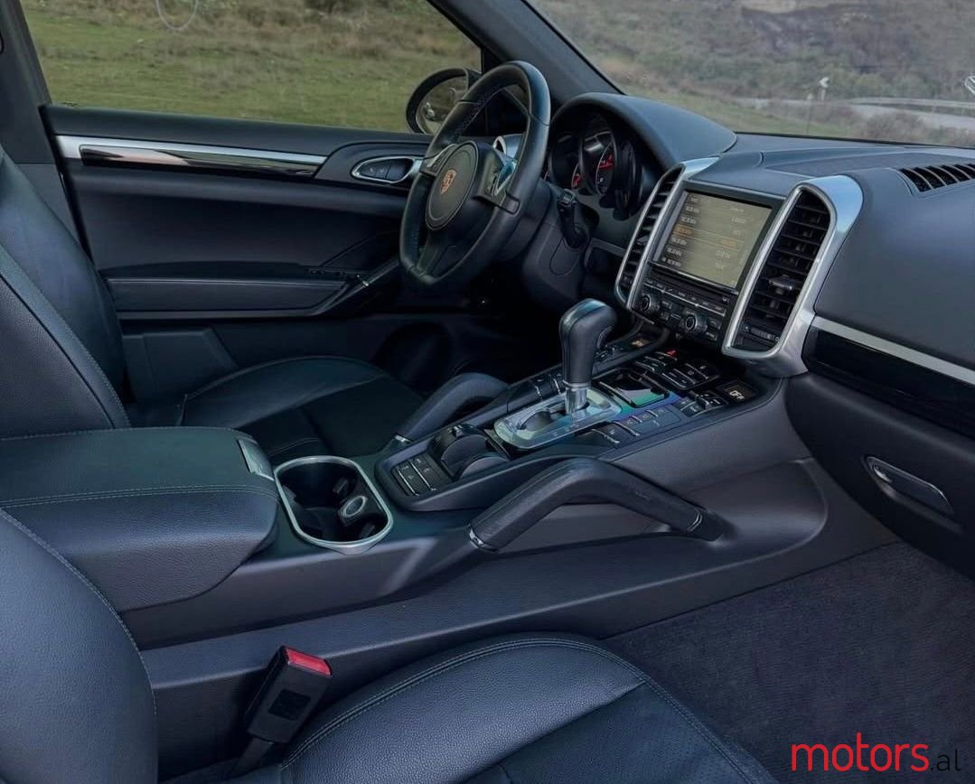 2014' Porsche Cayenne photo #4