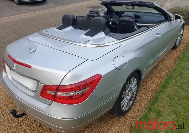 2011' Mercedes-Benz E-Class Cabrio E220 photo #3