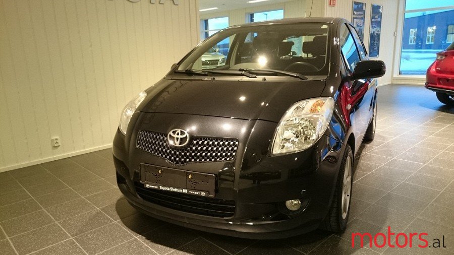 2005' Toyota Yaris photo #1