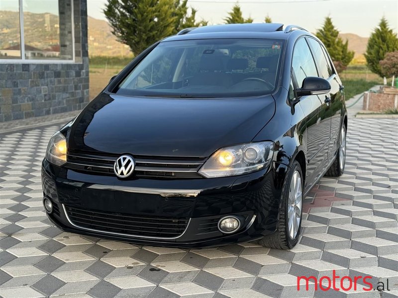 2010' Volkswagen Golf Plus photo #1