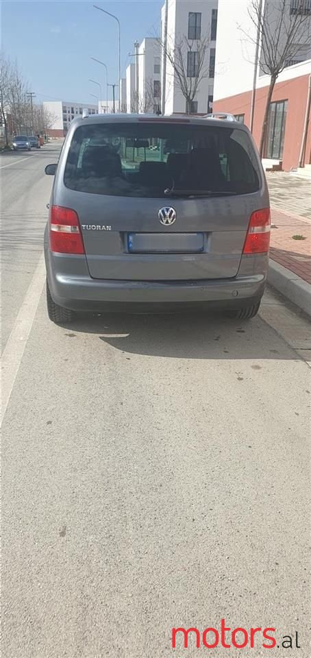 2004' Volkswagen Touran photo #6