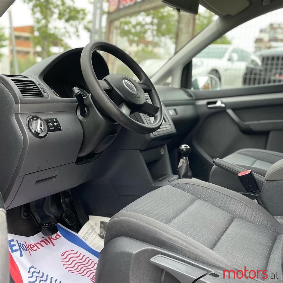 2005' Volkswagen Touran photo #6