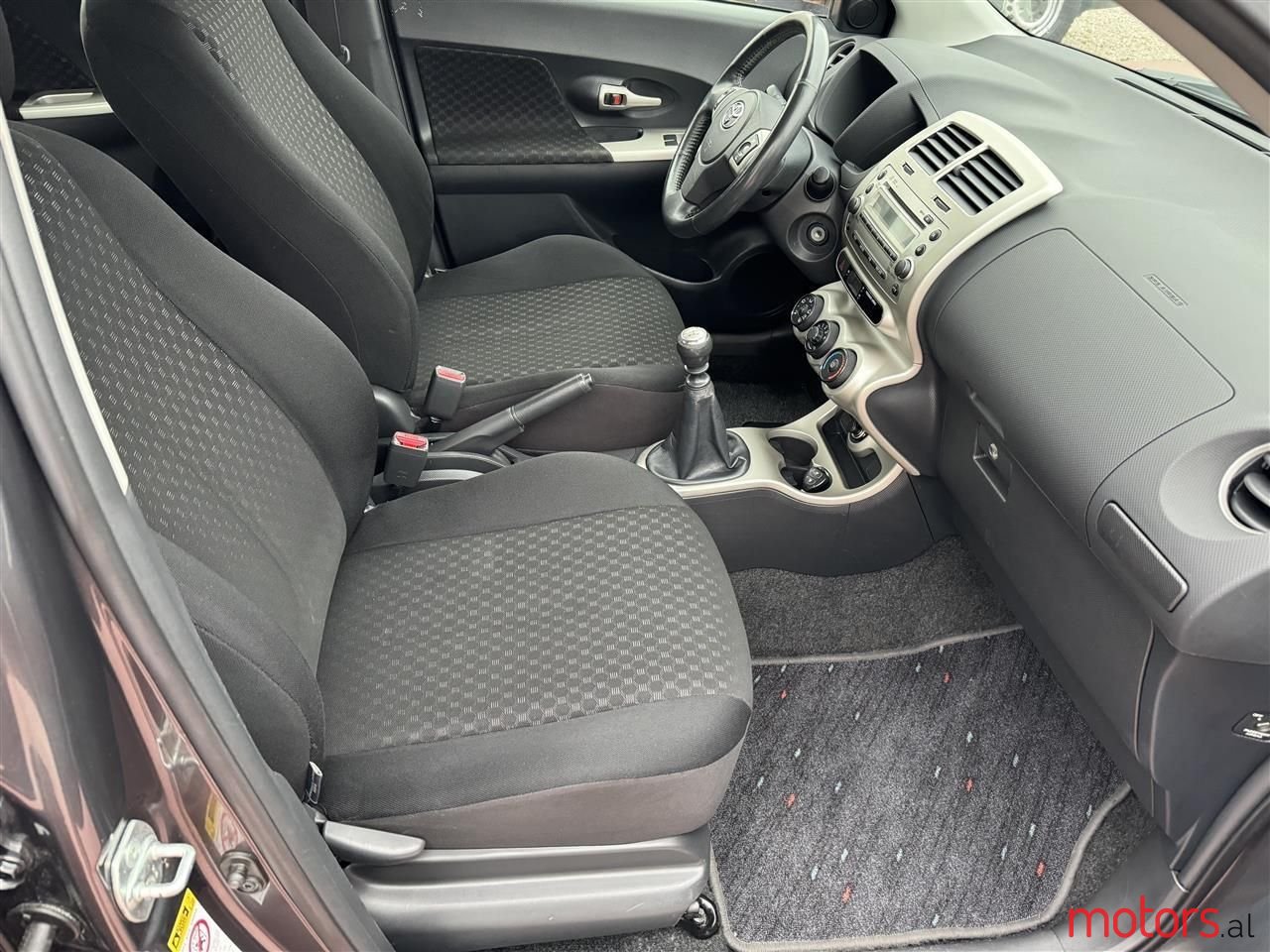 2010' Toyota Urban Cruiser photo #4