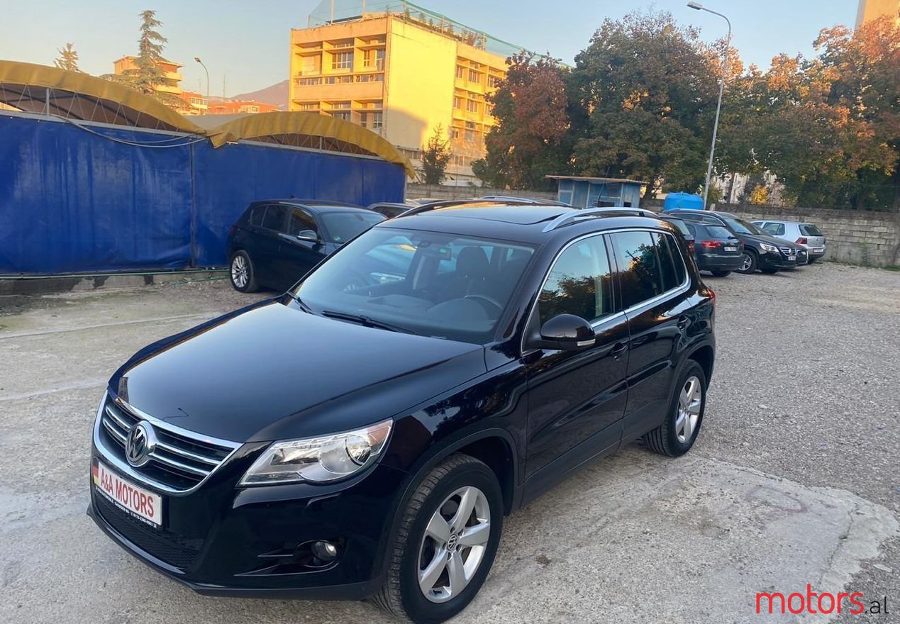 2009' Volkswagen Tiguan photo #1