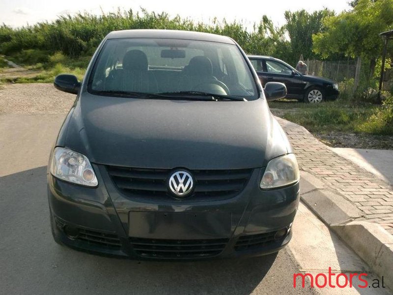 2005' Volkswagen Fox photo #1