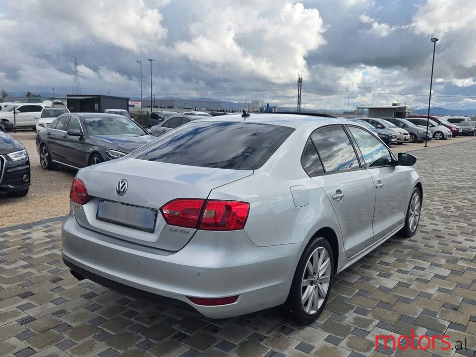 2012' Volkswagen Jetta photo #4