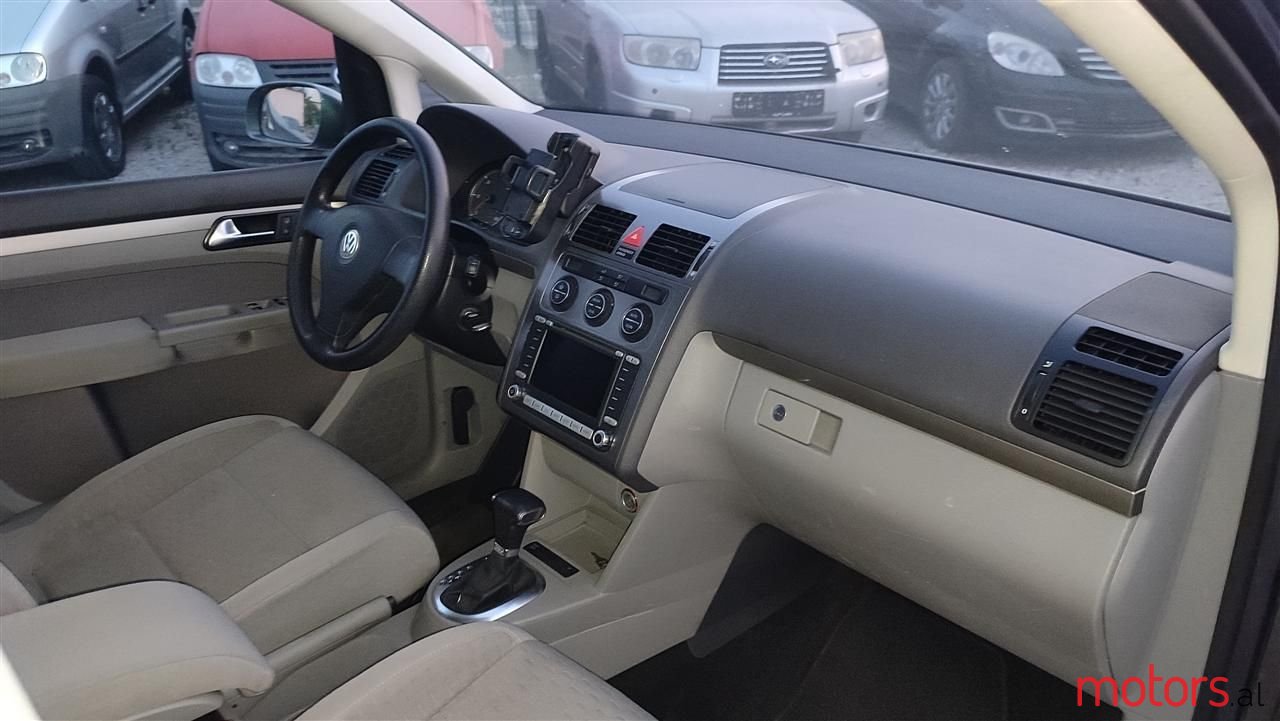 2007' Volkswagen Touran photo #6